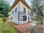 VILLA di 4 vani e di 300 mq (ALTOPASCIO) rif. 3465