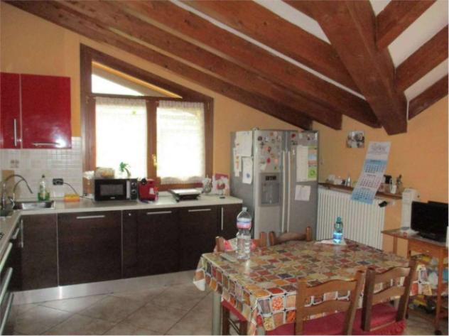 Casa indipendente di 200 m² con più di 5 locali e box auto in vendita a Castello di Brianza - Foto 9