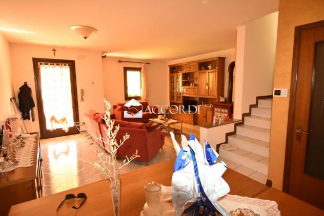 BIFAMILIARE di 5 vani e di 250 mq (GAIARINE) rif. MM0012 - Foto 4