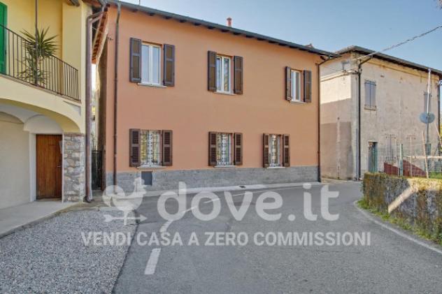 Casa indipendente di 100 m² con 4 locali in vendita a Leggiuno