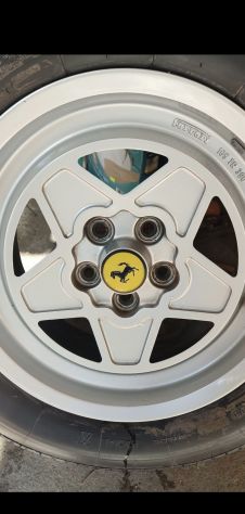 Cerchio e gomma Ferrari - Foto 8