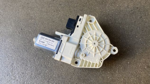 Motorino alzacristallo anteriore DX Audi A4 B8 del 2010 (8K0959802)