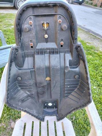SELLA - APRILIA SCARABEO 125/150/200/250 CON MOTORE ROTAX E PIAGG (1999 - 2005) - Foto 2