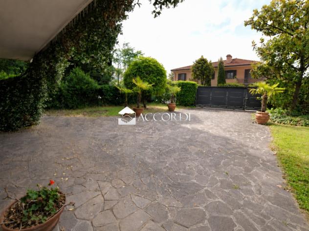 CASA INDIPENDENTE di 10 vani e di 300 mq (MONTEBELLUNA) rif. PE15 - Foto 2