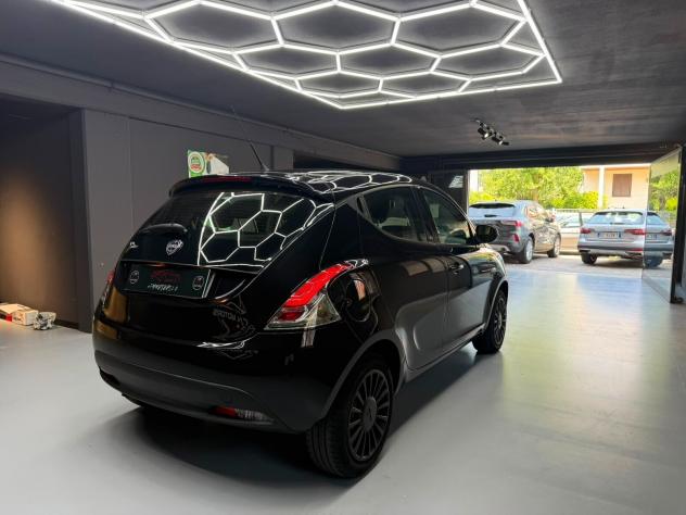 Lancia Ypsilon 1.2 69 CV 5 porte GPL Ecochic Black and Noir - Foto 6