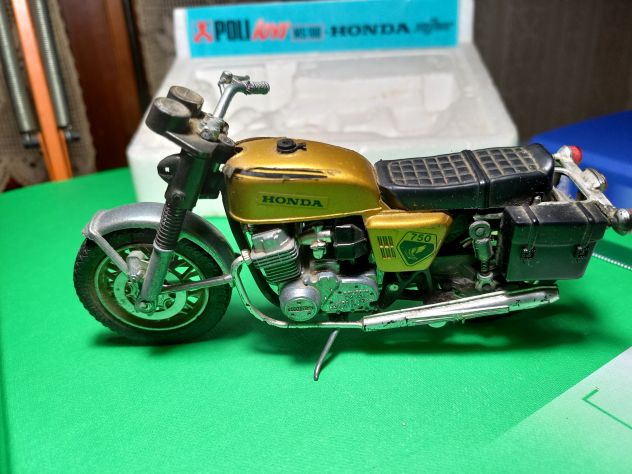 modellino honda 750