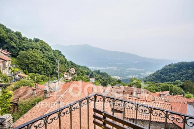 Appartamento di 200 m² con 5 locali in vendita a Casalzuigno