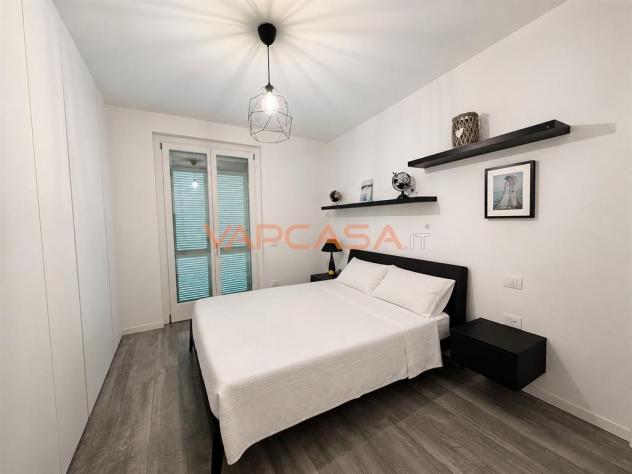 ELEGANTE QUADRILOCALE COMPLETAMENTE ARREDATO E PRONTO DA VIVERE - Foto 10