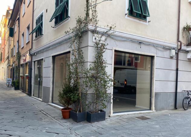 3 Vetrine in affitto a Sarzana