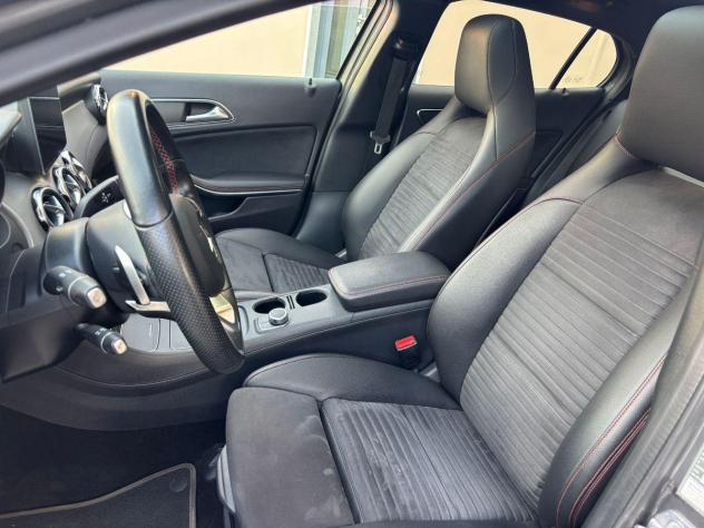 MERCEDES Classe GLA 200 d Automatic 4Matic Premium - Foto 6