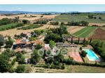 Villa di 550 m² con più di 5 locali in vendita a Castiglione del Lago