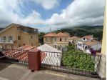 VENDESI A COSTA D'ONEGLIA ALLOGGIO CON TERRAZZO DA RISTRUTTURARE