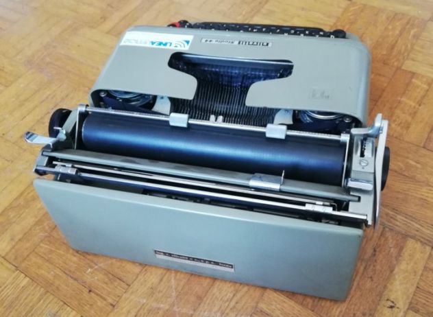 Macchina per scrivere meccanica Olivetti Studio 44 - Foto 3