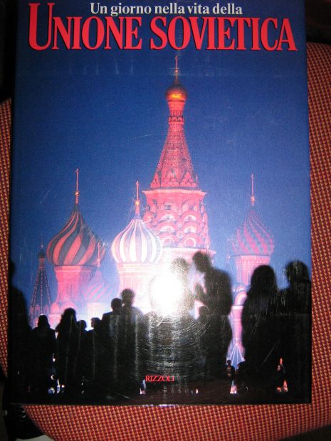 LIBRO UN GIORNO NELL'UNIONE SOVIETICA
