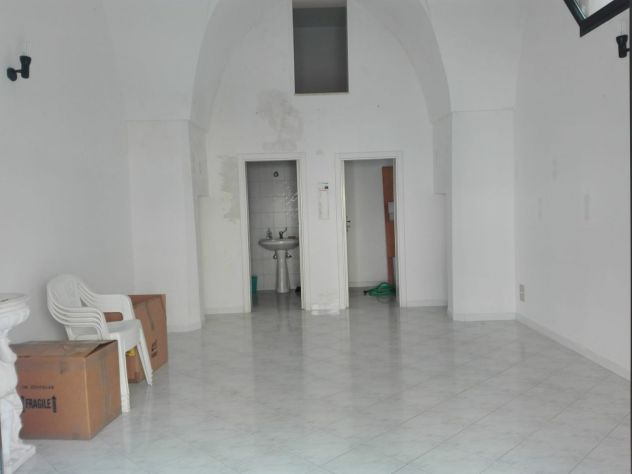 LOCALE COMMERCIALE in PIAZZA - Foto 3