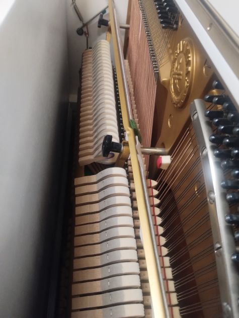 Pianoforte Yamaha U3 H bianco con trasporto e panca inclusi - Foto 2