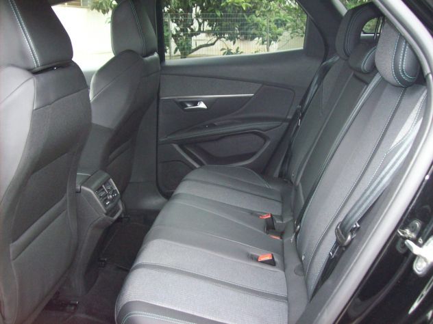 Peugeot 3008 1.5 BlueHDi 130CV S&S EAT8 Allure Pack - Foto 6