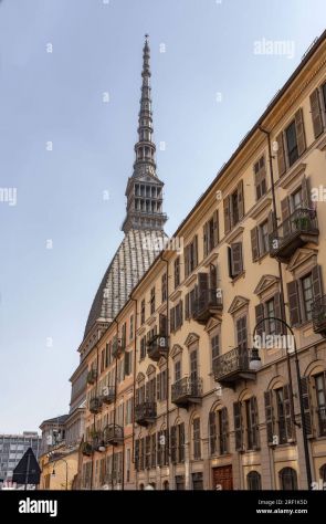 UNA FINESTRA SOTTO LA MOLE