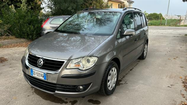 Volkswagen Touran posti 5 GPL dalla cassa gancio di traino regolare