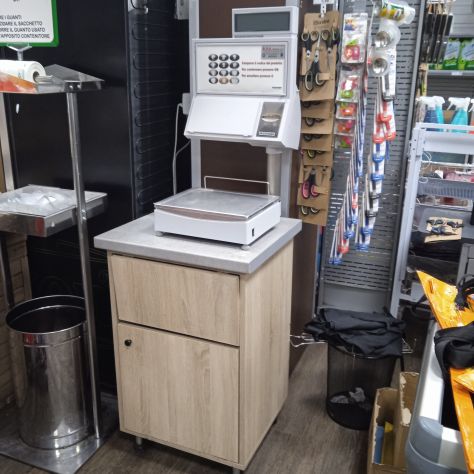 Bilancia elettronica professionale Bizerba su colonna per negozio/self service