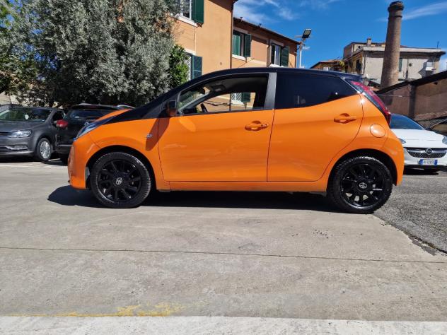 Toyota Aygo 5 Porte Aygo 5p 1.0 x-wave Orange m-mt 72cv cambio automatico - Foto 6