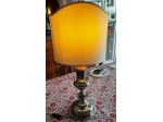 lampada da tavolo cromata con paralume a mezzaluna