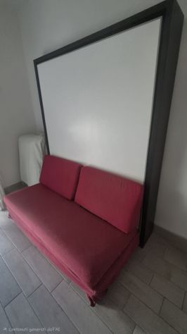 Letto matrimoniale a scomparsa con divanetto