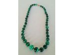 Collana vintage in malachite naturale con perle da  7  a  13 mm verso il centro.