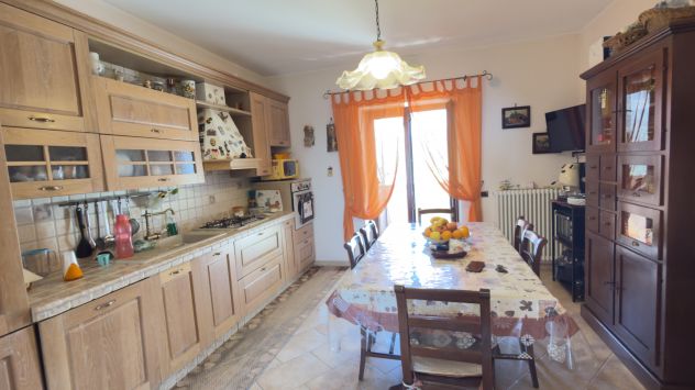 APPARTAMENTO RISTRUTTURATO SU DUE LIVELLI E VISTA MARE - Foto 3