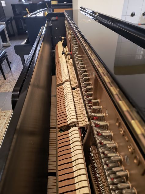 Pianoforte Kawai K800 con trasporto e panca inclusi - Foto 2