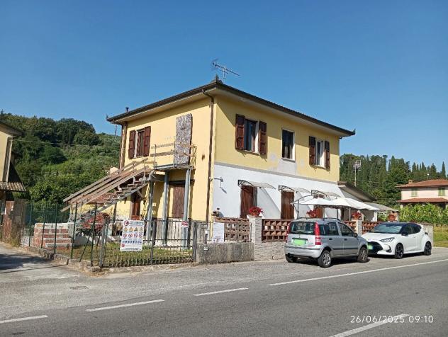 APPARTAMENTO INDIPENDENTE di 4 vani e di 100 mq (CAMAIORE) rif. 1050 - Foto 2