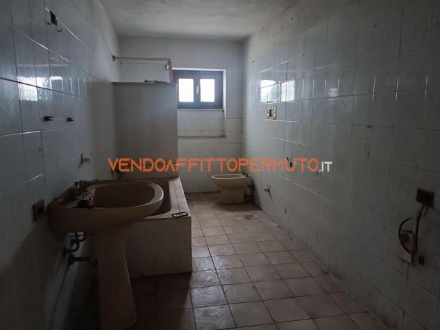 CASCINA DA RISTRUTTURARE CON BOX E LOCALE ACCESSORIO - Foto 10