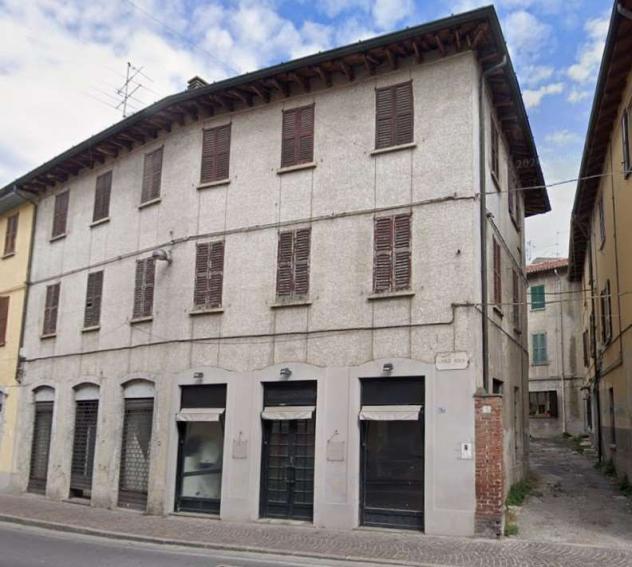 V000967 - CANTU' vendiamo BILOCALE al piano secondo da ristrutturare