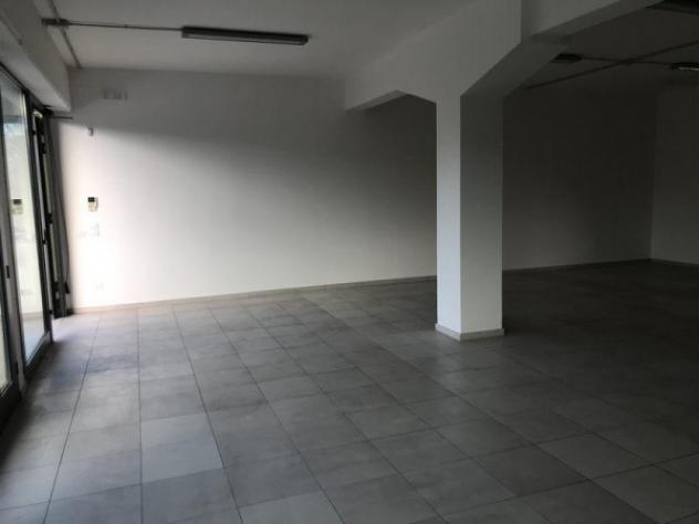 Immobile di 200 m² con 2 locali in affitto a Cavezzo - Foto 11