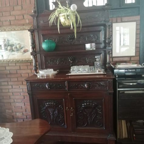 Credenza antica