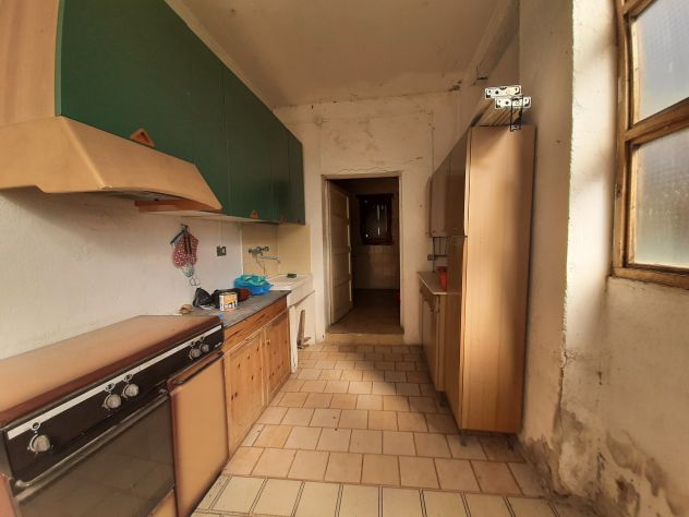 VILLETTA INDIPENDENTE IMMERSA NEL VERDE CON AMPIO TERRENO - Foto 4