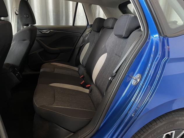 Škoda Kamiq 1.0 TSI 110cv BLACK DOTS - Foto 9