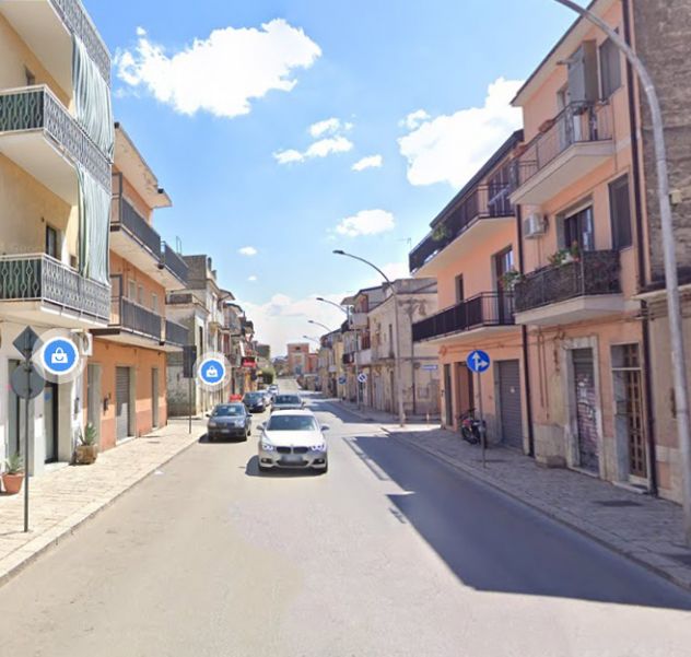 VENDESI IMPORTANTE LOCALE COMMERCIALE IN VIA MELFI, 67 - VENOSA - Foto 3