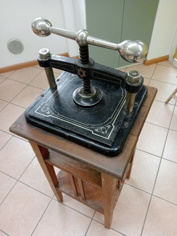 Antica pressa inizio 900