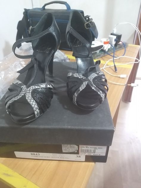 scarpe con tacco malu in pelle capretto nero e pitone grigio donna n 38. Usate - Foto 6