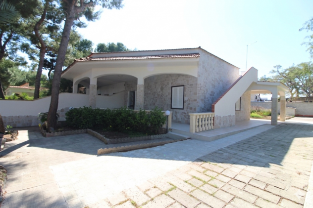 VILLA INDIPENDENTE VIA MERLOT MARINA DI PULSANO