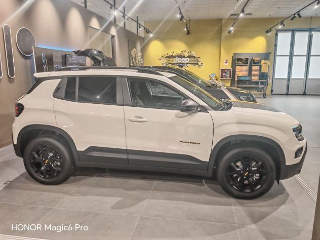 Jeep Avenger 4xe Hybrid 1.2 MHEV 4xe The North Face - Foto 5