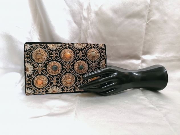 BELLISSIMA POCHETTE DA SERA RICAMATA IN ORO CON PIETRE DURE NUOVA, INDIA. - Foto 7