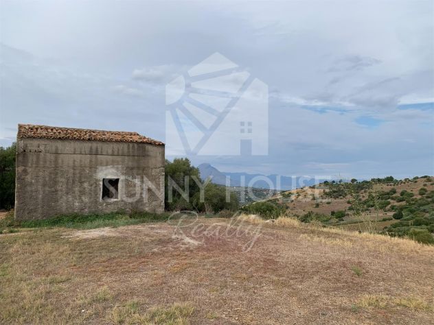 VENDITA MAGAZZINO CON TERRENO A POCHI CHILOMETRI DA LASCARI