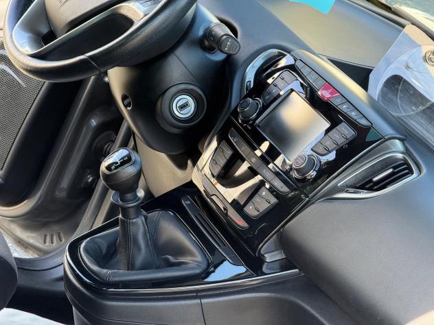 Lancia Ypsilon 1.2 69 CV-GPL-PERMUTABILE - Foto 6