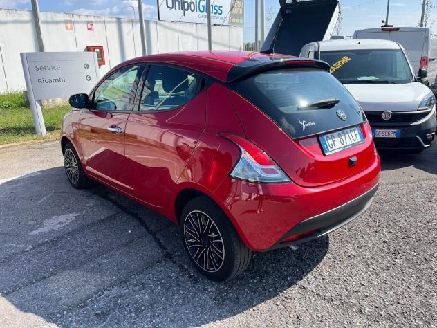 Lancia Ypsilon 1.0 FireFly 70cv Hybrid Gold - Foto 8