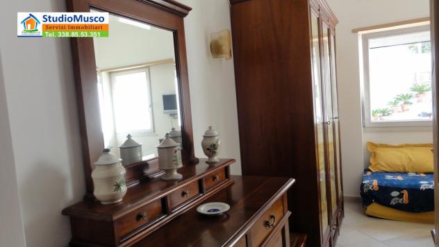 Studio Musco vende a Capri, via Dalmazio Birago, interessante appartamento, al secondo ed ultimo piano. L' appartamento è di circa 100mq coperti e ci - Foto 4