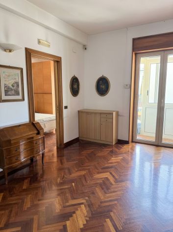 APPARTAMENTO PIANO ALTO IN PIENO CENTRO A SALERNO - Foto 7