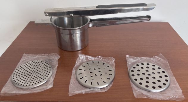 Schiacciapatate ERNESTO in acciaio inox, completo di 3 dischi