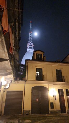 UNA FINESTRA SOTTO LA MOLE - Foto 2